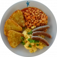 'English Breakfast' 3 Würstchen, Rührei, 3 Röstiecken und Bohnen in Tomatensoße (15,51)