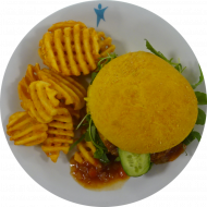 Vegan: Falafel Burger mit Tomatenchutney und Cashewcreme (24,74,81) und Twister Pommes (81)
