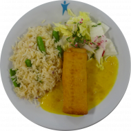 Frühlingsrolle mit Hühnerfleisch, Gemüse und Sprossen (21,54,81) an Curry-Mango-Soße (49,81,83) dazu Bratreis mit Zuckerschoten und Salatgarnitur