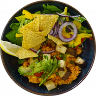 Taco-Bowl 'al Pastor' mit marinierten Räuchertofu, Tortillachips, Avocado, Kirschtomaten (3,18,81) 