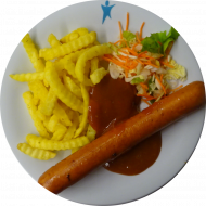 Currywurst 'Hot & Sweet' an zweierlei Saucen (3,9,51) dazu frittierte Kartoffelstäbchen und Salatgarnitur