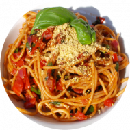 Pasta(81) mit Tomaten-Kräuter-Soße(49) dazu wahlweise geriebener Gouda(19) oder vegane Reiberei(1,2) und Mischgemüse 