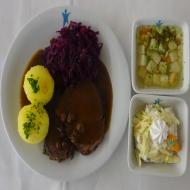 RHEINGOLD - Hauptgang + Klare Gemüsekraftbrühe mit Eierflocken, frischer Petersilie und Croutons (3,15,21,81) + Bratapfelquark mit gerösteten Mandeln und Marzipan (19,71)