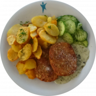 2 Quinoa-Erbsen-Frikadellen (21) an Kräutersoße (18,81) dazu Bratkartoffeln und kleiner Gurkensalat mit Dill