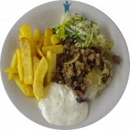 Putengeschnetzeltes 'Gyros Art' (54) an hausgemachtem Zaziki (19,49,62) dazu Pommes frites und kleiner Weißkrautsalat mit Lauchröllchen