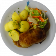 Kohlroulade mit Schwarzbier-Kümmel-Soße (1,44,51,81) mit Petersilienkartoffeln und Salatgarnitur 
