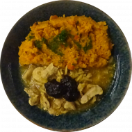 'Puten-Tajine' mit Mandeln und Backpflauem-Topping (2,19,49,54,71) dazu Couscous orientalischer Art (71,81)