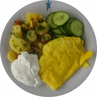 Bio-Omelett mit frischer Petersilie (15,19) an Kräuterquark-Dip (19) dazu Bratkartoffeln und Gurkensalat