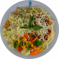 Pastabar (81) mit 'Sauce all arabbiata' (81) oder Brokkolisoße mit gerösteten Mandelsplittern (71,81) dazu geriebener Gouda (19) oder Hartkäse (15,19) buntes Gemüse