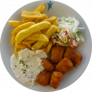 Gutes Essen lässt Sorgen vergessen! Fish'n Chips mit würziger Remouladensoße (2,9,15,16,19,81) dazu Steakhouse Pommes und kleiner Weißkraut-Paprikasalat 