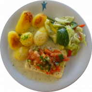 Hirtenkäse mit Tomate und Gurke überbacken (19) mit Kräuter-Creme fraiche-Soße (19,81) dazu würzige Schwenkkartoffeln und Chemnitzer Salat