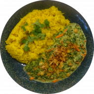 Kichererbsencurry mit Spinat und frischen Möhren (3,18,81) dazu Couscous mit Gemüsestreifen (21,81)