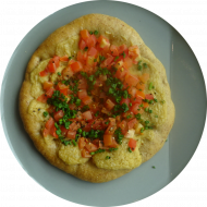 Pinsa 'Oriental' mit Hummus, Sesam, Curry und Tomatenwürfel (23,49,85))