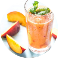 Heute in unserer Cafeteria: hausgemachter 'Coco Jambo' Smoothie mit Mango, Pfirsich, und Kokosmilch