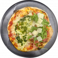 Frisch aus dem Schamotteofen: Pizza 'Salame' mit Putensalami, Basilikum und Gouda (2,3,19,54,81)