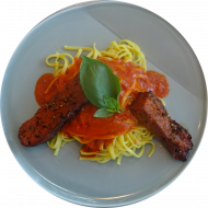 Die Empfehlung des Tages: Hausgemachtes und gekräutertes Seitansteak (49) an Tomaten-Thymiansoße auf Pasta Tagliarini (15,81) 