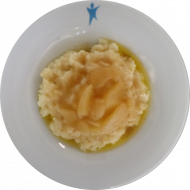 Kleine Portion: Milchreis (19) mit zerlassener brauner Butter (19), Zucker, Zimt und Apfelstücken