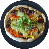 Sie können aus 6 verschiedenen Pizzavariationen wählen. Heutige Tagesempfehlung: Pizza 'Carne' mit Rindfleisch, Gouda, roten Zwiebeln, Kapern, Oliven und Paprika (6,19,52,81)