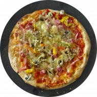 Pizza 'Speciale' mit Schinken, Salami, Paprikastreifen, frischen Champignons und Käse (1,2,3,19,21,51,81)