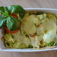 Maultaschen-Minilasagne mit Kirschtomaten, Gemüse und Mozzarella überbacken (2,15,19,21,81)