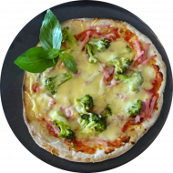 Pizza 'Budapest' mit Kochschinken, Brokkoli, Hollandaise und Gouda überbacken (2,3,15,19,21,51,81)