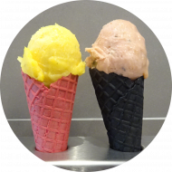 Satt heißt nicht, dass kein Eis mehr reinpasst! Jetzt die NEUEN WINTERSORTEN testen - 'Bratapfel-Malagarosinen', 'Mohn-Marzipan' & 'Pflaume-Zimt'. Lasst es Euch schmecken. Euer cafete⁵⁵-Team :-)