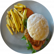Burger ''Italiano'' mit Tomaten-Mozzarella-Patty, Gewürzgurken, Eisbergsalat und Zwiebeln (1,2,9,15,19,22,81,83) dazu als Menüoption: frittierte Kartoffelspezialitäten