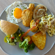 Brunchteller - Stelle dir aus dem reichhaltigem Brunch-Angebot (D)einen Wunschteller zusammen. Bei Fragen zu Inhaltsstoffen und Allergenen wenden Sie sich bitte an das Cafeteria-Personal.