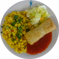 Frühlingsrolle 'Gourmet' (18,21,81) an süß-scharfem Asia-Dip (9) dazu Pfannencouscous mit roten Linsen und frischem Koriander (21,49,81) und Chinakohl-Mandarinen-Salat