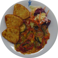 Mediterrane Gemüsepfanne mit Ratatouille (49) dazu Kartoffelröstiecken und frisches Obst