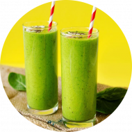 'Green Queen' Smoothie mit Eisbergsalat, Apfel, Spinat, Minze und Banane (9)