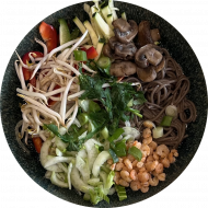 Ramen 'Shikotsu' mit Shrimps, Knoblauch, Ingwer, frischem Gemüse und Reisbandnudeln (14,16,49)