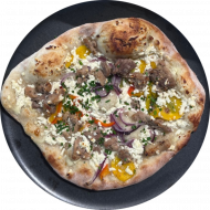 Es erwartet Euch ein vielfältiges Angebot an Pizzen, Pinsen, Calzonen, Flammkuchen & Co. Heutige Tagesempfehlung: Pizza 'Gyros' mit Schweinegyros, bunten Paprika und Hirtenkäse (19,49,51,81)