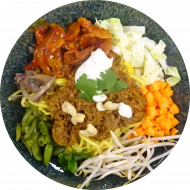 Asia Dragon Bowl mit Cashew-Dressing und Rinderhackfleisch (19,20,52,74,81)