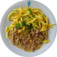 Züricher Schweinegeschnetzeltes mit Weißwein, Sahne, Champignons (1,3,19,21,24,81) dazu Eierspätzle (15,81) und Salatgarnitur