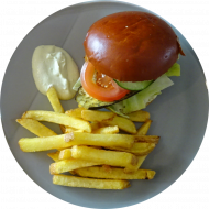 Sie können aus 5 verschiedenen Burgern wählen. Heutige Tagesempfehlung: Tomaten-Auberginen-Burger mit Guacamole, Knoblauch und Lollo Bionda (3,22,49,81) dazu als Menüoption verschiedene Pommes und House-Dip (9,22) 