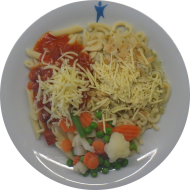 Pastabar (81) mit Tomatensoße 'Mailänder Art' mit Salamiwürfel (1,2,3,81) oder Spinat-Gorgonzola-Soße (19,81) dazu geriebener Gouda (19) oder geriebener Hartkäse (15,19,47) und buntes Gemüse