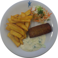 Hirtenrolle mit Frischkäsefüllung (15,18,19,49,51,81) mit hausgemachtem Zaziki (19,49) dazu Steakhouse Pommes und kleiner Weißkrautsalat mit Lauchröllchen