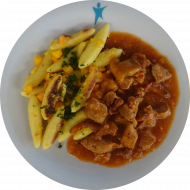 Schweinegulasch mit Waldpilzen und Kürbisschupfnudeln (15,49,81)