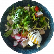 Ramen Honschu mit Seelachs, Spinat, Pak Choi, Tomaten, Ei und Glasnudeln (15,16,49,56)