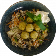 6 Kichererbsenbällchen 'Falafel' (21,81) auf marokkanischem Gewürz-Bratreis mit Gemüse und Minz-Sojaghurt-Sauce (2,3,18,22,49)