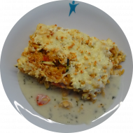 Kritharaki-Auflauf mit Tomate, Knoblauch, Zucchini und Hirtenkäse (19,49,81) an Basilikumrahmsoße (19,81)