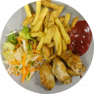 Gebackene Chicken Wings (81) mit BBQ-Dip (9,21) dazu Kartoffelspalten und Salatgarnitur
