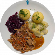 Weihnachtliches Plant Chicken Ragout (21,24,44) mit Wirsing a la Creme (18) und 2 grüne Klöße (2,3,24)