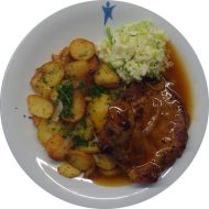 Thüringer Rostbrätl - Schweinesteak in Senf-Zwiebel-Schwarzbiermarinade (22,44,51) mit Bratensoße (81) und Bratkartoffeln dazu kleiner Weißkrautsalat mit Lauchröllchen