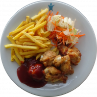 Gegrillte Chicken Wings (54,81) mit BBQ-Dip (9,21) dazu frittierte Kartoffelstäbchen und Cha-Cha-Salatmix 