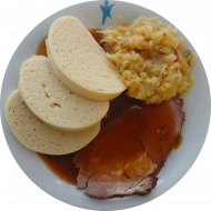 Mutzbraten in Schwarzbier-Kräuter-Soße (1,19,22,44,51) und Sauerkraut mit Speck (51) dazu Knödelscheiben (15,19,81)