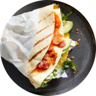 Grillwrap mit marinierten Tofu, Ananas, Cashew-Currycreme, Salat und Tomaten(18,22,74,81)