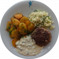 Hausgemachte Kräuterfrikadelle vom Rind mit Zitronenremoulade (9,15,22,49,52,81) dazu Bratkartoffeln und kleiner Weißkrautsalat mit Lauchröllchen