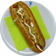 XXL American Hot Dog mit Eisberg, Senf, Gewürzgurke, Röstzwiebeln und Ketchup (1,2,3,9,15,19,22,23,51,81,83) 